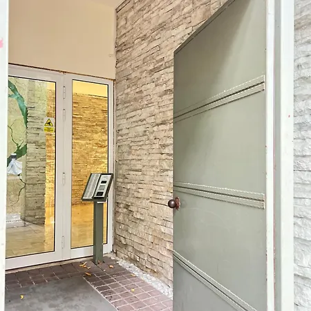 Green Studio Apartment *